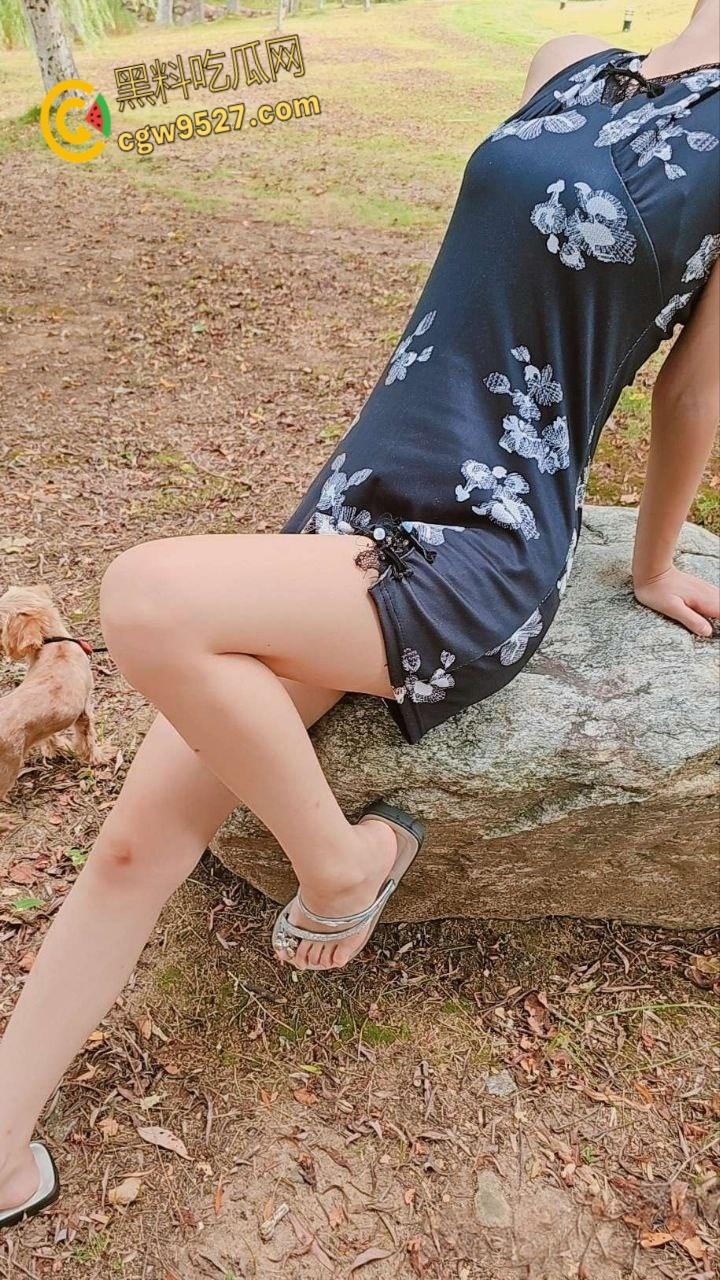 带妹妹去公园遛狗,饥渴的妹妹主动挑逗撩骚,在小树林激情野战,无套内射粉嫩蝴蝶,浪叫销魂酥耳!-2