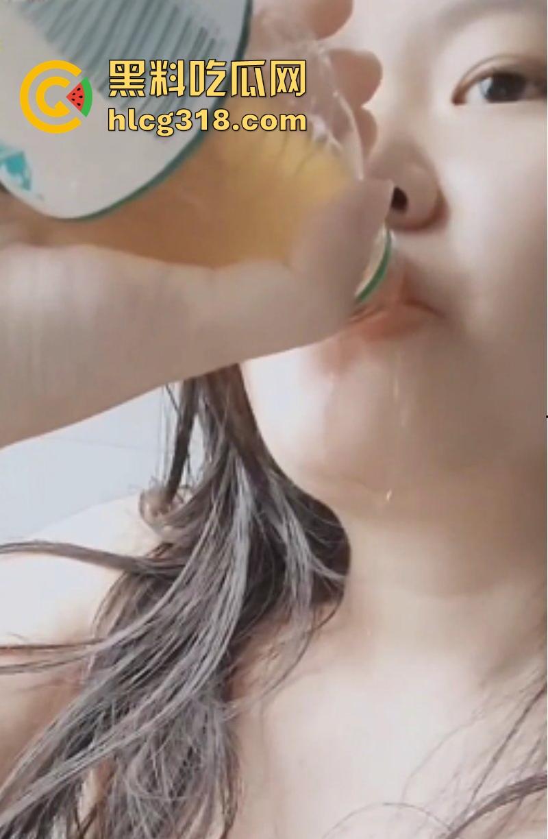 调教长春反差学妹【王丽颖】巨乳性瘾听话母狗,水瓶接尿自产自销,大口猛灌一饮而尽!-8
