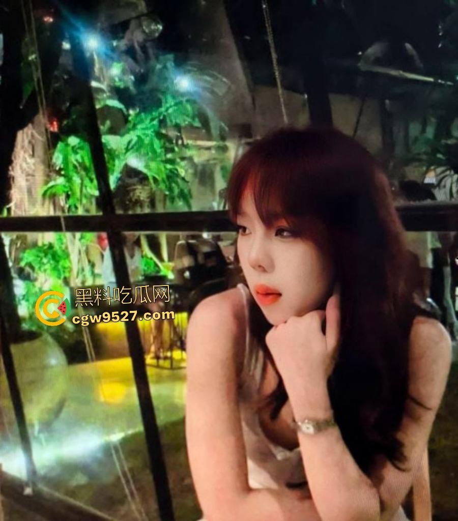 深圳骚逼【赵顾琳】牙齿痒口交,欲求不满勾引硬核男友,花样口交一线天,白虎馒头逼被搞得淫水狂泄!-1