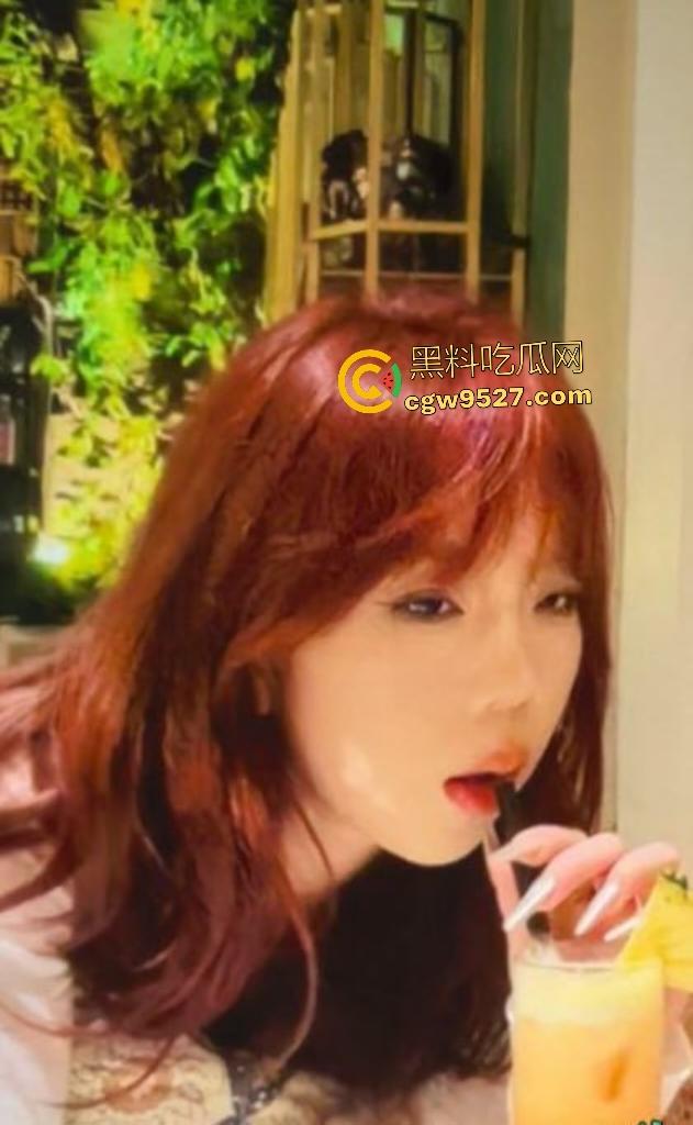 深圳骚逼【赵顾琳】牙齿痒口交,欲求不满勾引硬核男友,花样口交一线天,白虎馒头逼被搞得淫水狂泄!-2