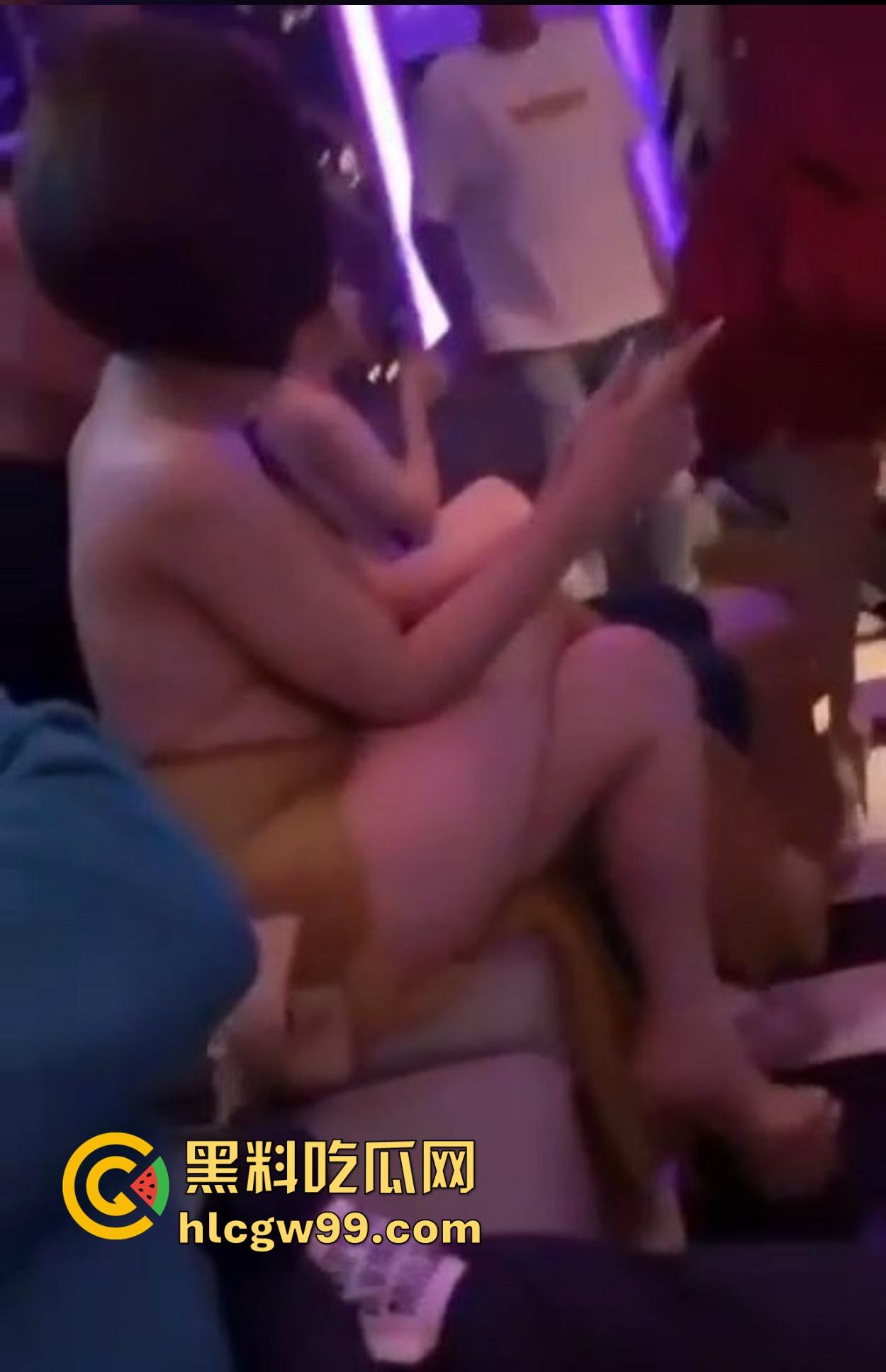 什么地方让你忘掉烦恼?酒不醉人自醉,聊天还能顺便射在大腿上,掏胸给你看还不报警,真是致富的终极动力!-1