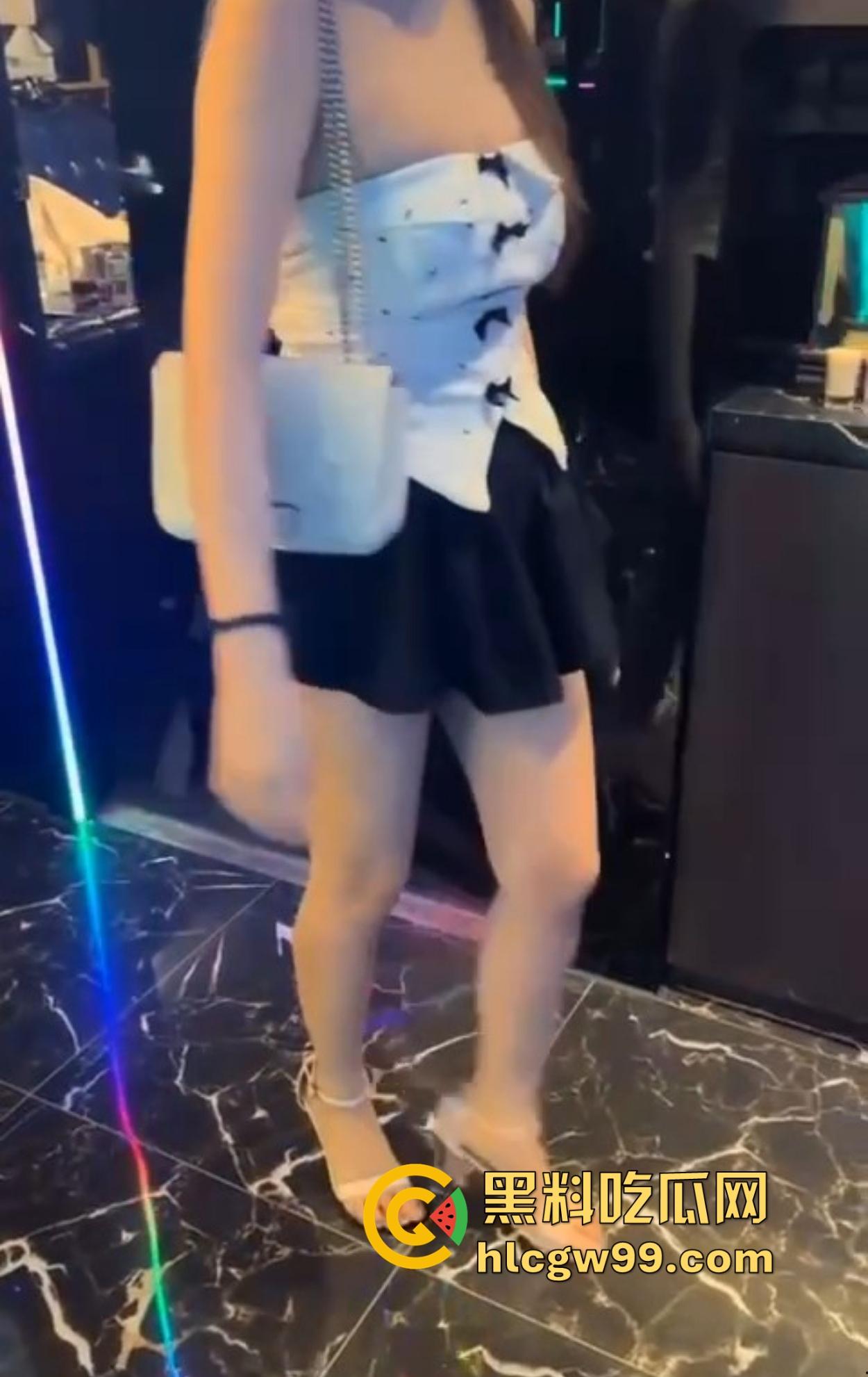 什么地方让你忘掉烦恼?酒不醉人自醉,聊天还能顺便射在大腿上,掏胸给你看还不报警,真是致富的终极动力!-10