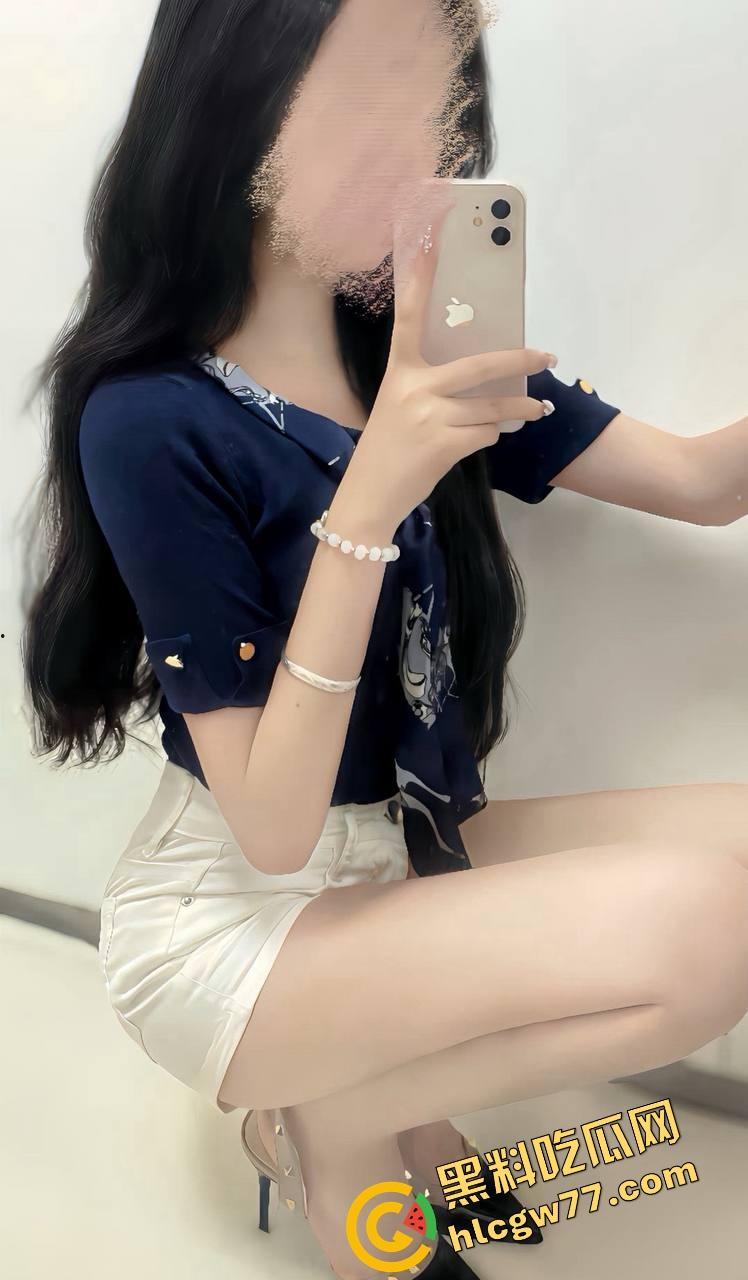 京城富哥G哥御姐嫩妹通杀调教，夜夜换女不重样，兄弟联动双人轮番喂鸡，豪宅开啪局征服全京骚逼！-3