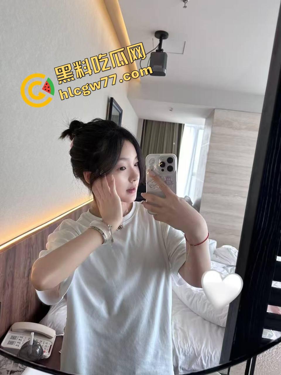 京城富哥G哥御姐嫩妹通杀调教，夜夜换女不重样，兄弟联动双人轮番喂鸡，豪宅开啪局征服全京骚逼！-14