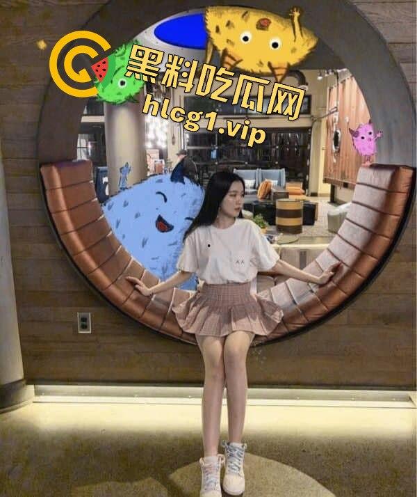 艺术生模特杨豆豆私房照外泄!男友曝光劲爆画面,床上姿势销魂引发围观!-1