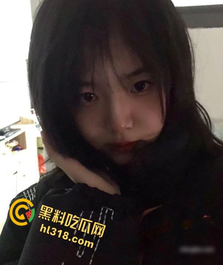 山西运城学生妹【陈茹茹】，懵懂清纯JK少女，看到18cm大屌眼睛都亮了，跪在地上口交满满的征服感 !-3