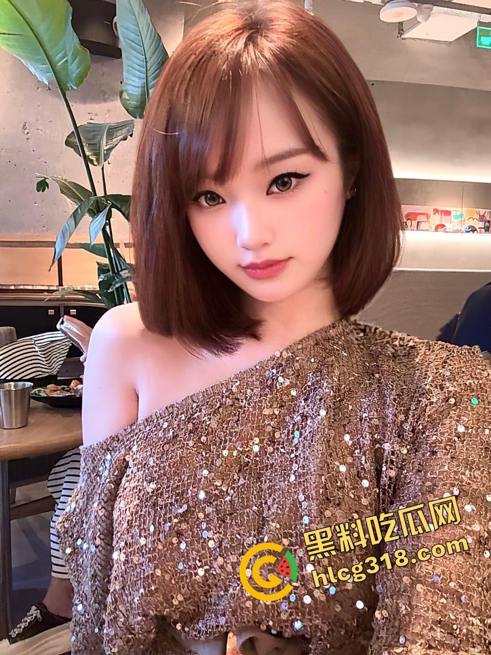 厨房忍不住操老婆,直接在厨房台子上舔骚逼吸奶子,小手指插穴玩到高潮,家里哪都能干!-6