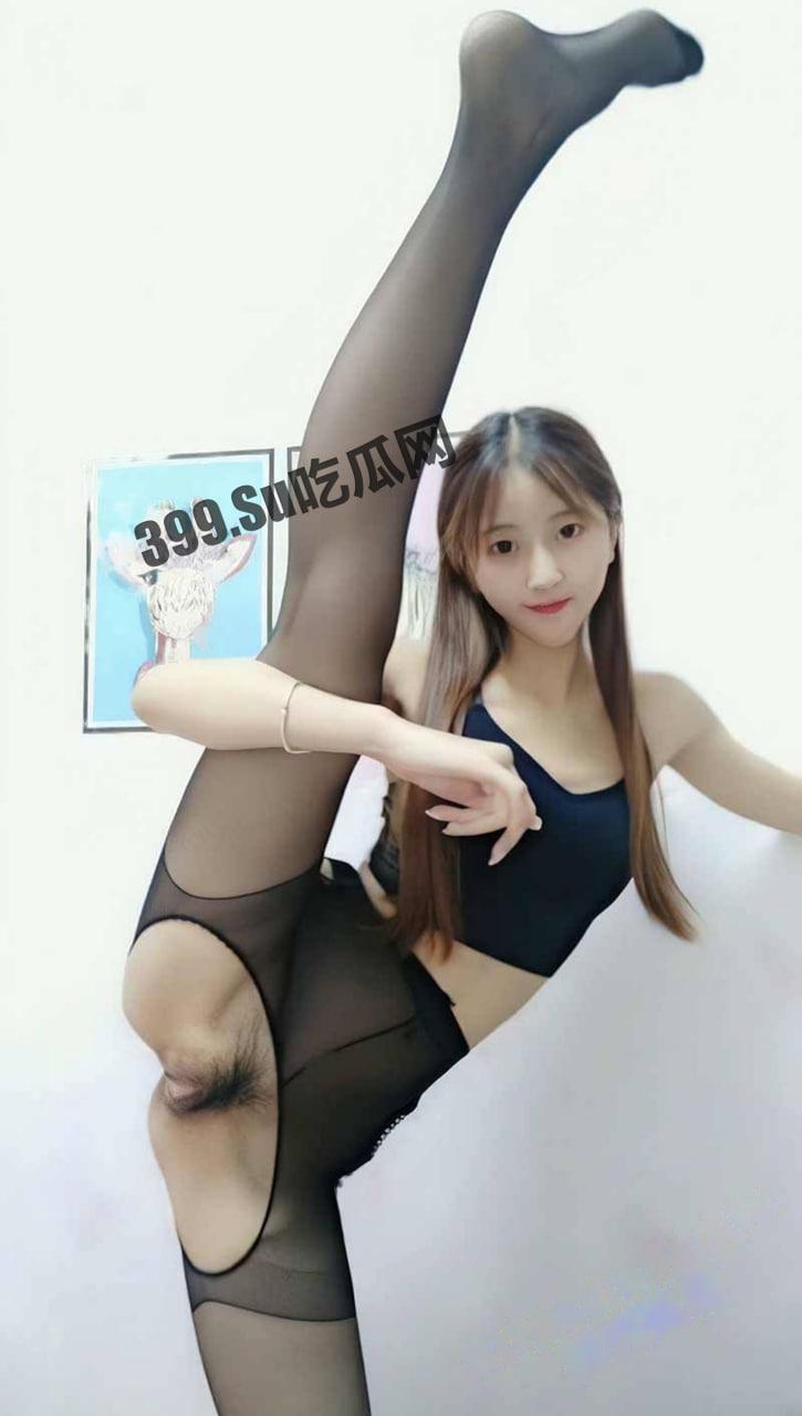 快手 21W 粉丝一字马女神「奥利圆妹」极品翘臀气质小美眉自慰裸舞合集-5