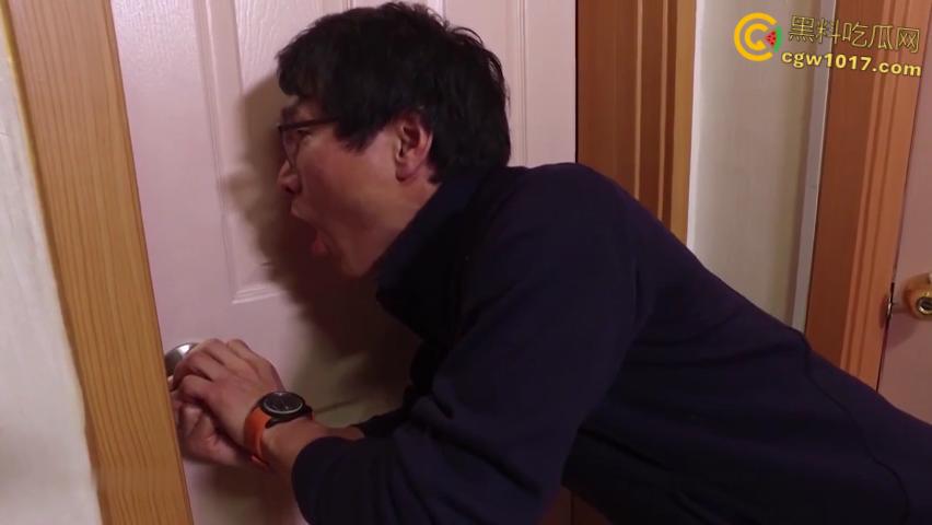 韩国三级伦理《寄宿公寓饥饿的狼》, 刚到青春期饥渴的嫩妹,对同居室友早已按耐不住,在客厅主动勾引被无套中出!-3