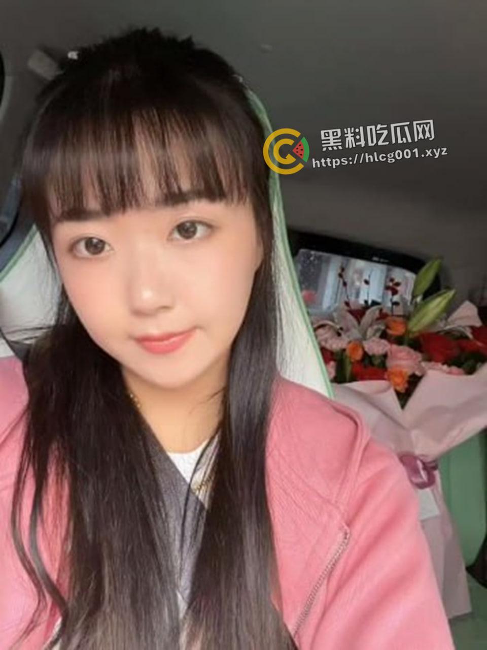 大同平城区反差婊 奶着孩子奶老公 乳晕和逼一般黑 美熟少妇 谁顶得住 被龟男老公流出-1