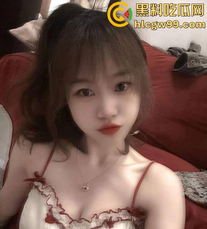 女友网瘾太大怎么办?让她吃鸡巴放松一下,重庆工商学院清纯反差女友【徐馨雯】调教视频泄露曝光!-4