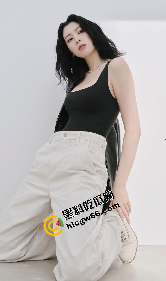 连女人都想舔的白奶【三吉彩花】首次露点片段疯传,奶子好大好翘简直就是尖椒巨乳,日本男星估计操烂她了!-9