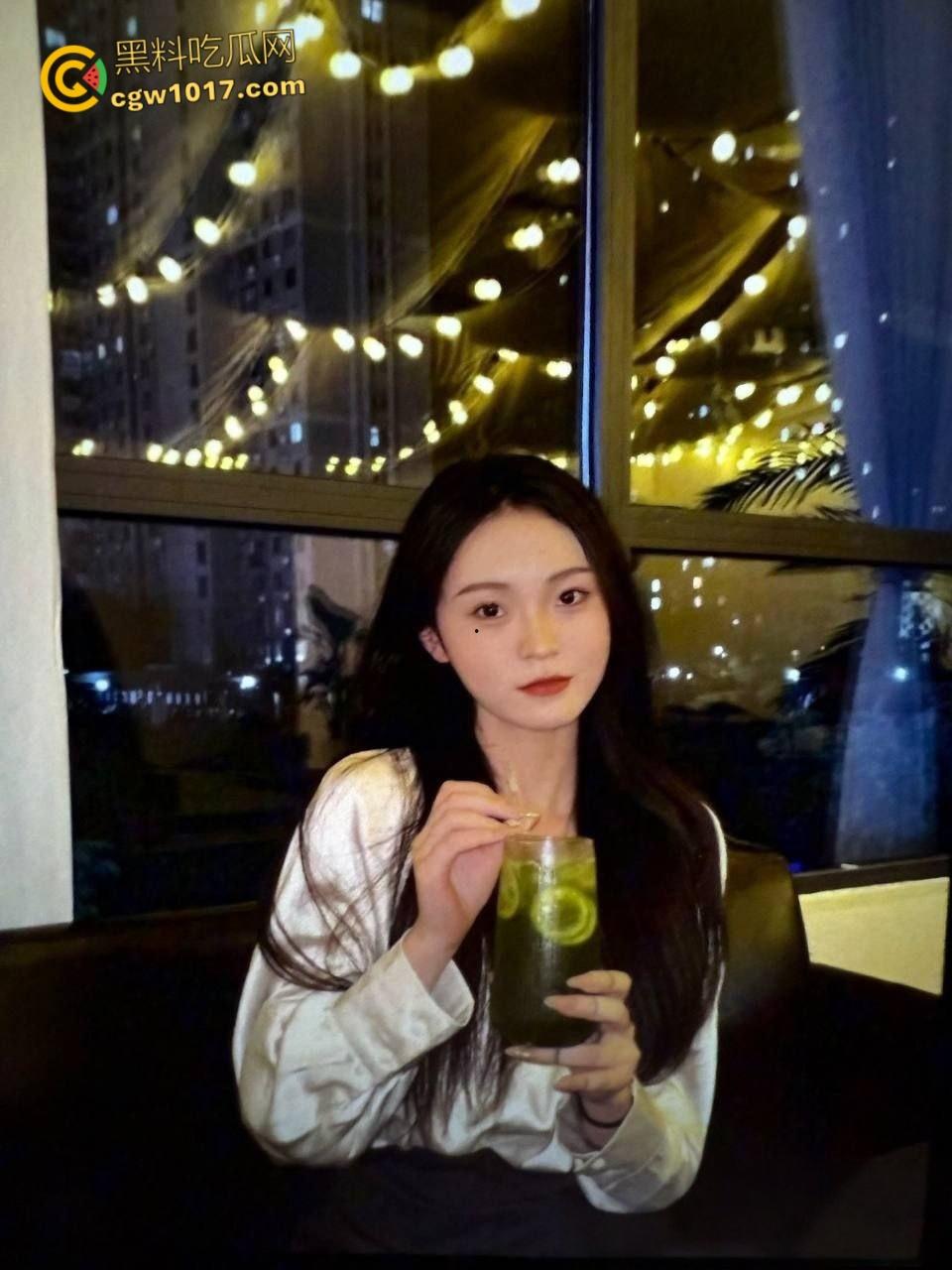 山东淫荡少妇【胡婉清】,被前男友SM调教泄漏,白丝高跟鞋对镜后入无套爆操,女上骑乘疯狂榨精 !-2