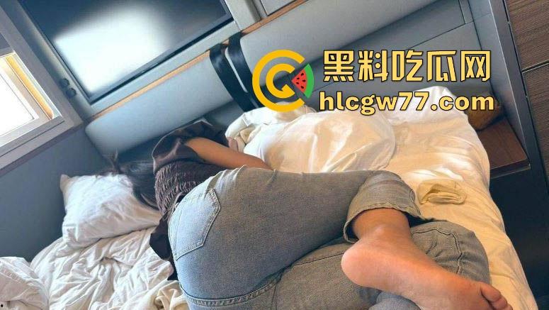 高校女校长勾引学生 私拍小视频被家长群曝光 被学生当母狗狠狠乱操 反差感直接拉满!-6