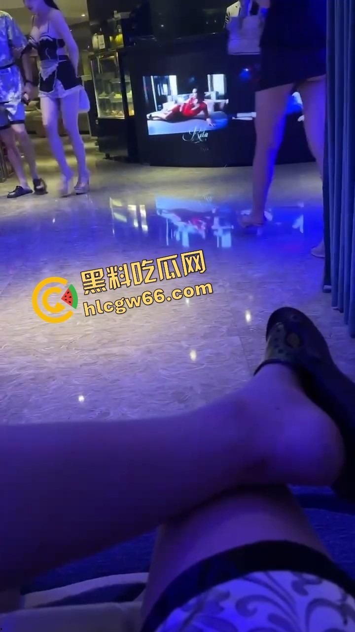 高端技师就是不一样,能用头给你按摩!周五放松一下,奶子在眼前晃,头在下面动,舒爽到灵魂发麻!-2