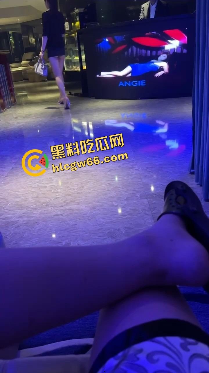 高端技师就是不一样,能用头给你按摩!周五放松一下,奶子在眼前晃,头在下面动,舒爽到灵魂发麻!-3