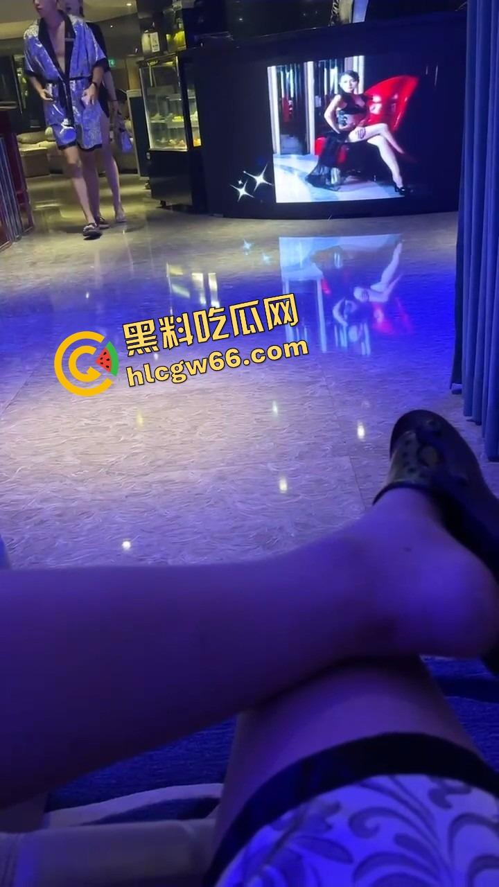 高端技师就是不一样,能用头给你按摩!周五放松一下,奶子在眼前晃,头在下面动,舒爽到灵魂发麻!-4