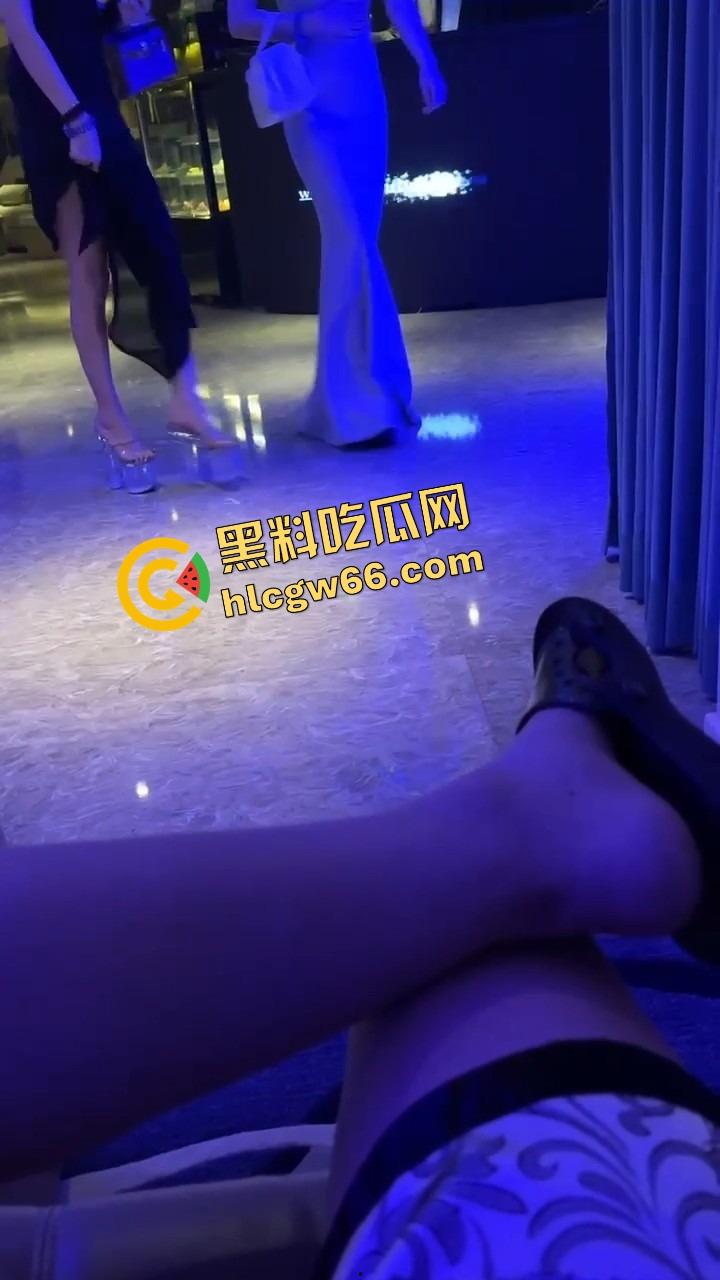 高端技师就是不一样,能用头给你按摩!周五放松一下,奶子在眼前晃,头在下面动,舒爽到灵魂发麻!-5