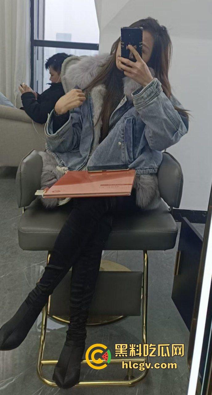 瓜友爆料济南骚人妻【范纯熙】偷吃!老公出差,她急喊人上门草骚逼,一天不日就难受!-17