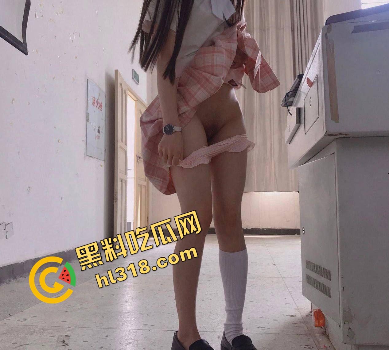 河南永和高中政教处主任『张振』一手学生档案一手学生内裤,威胁女学生脱裤认错,不给操就叫家长!-7