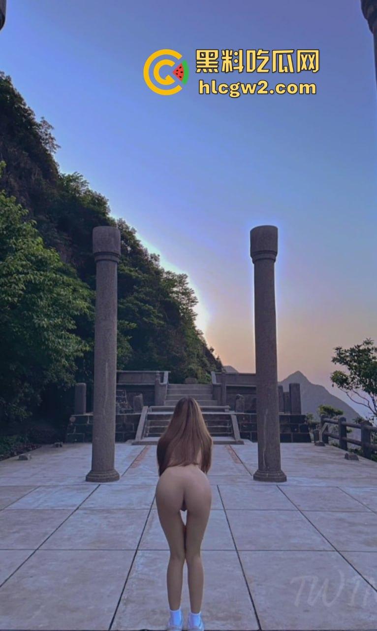 台湾骚鸡【TWIN】优雅酥胸反差婊搞到高潮脚趾折起来 还带闺蜜玩3P玩到飞起!-5