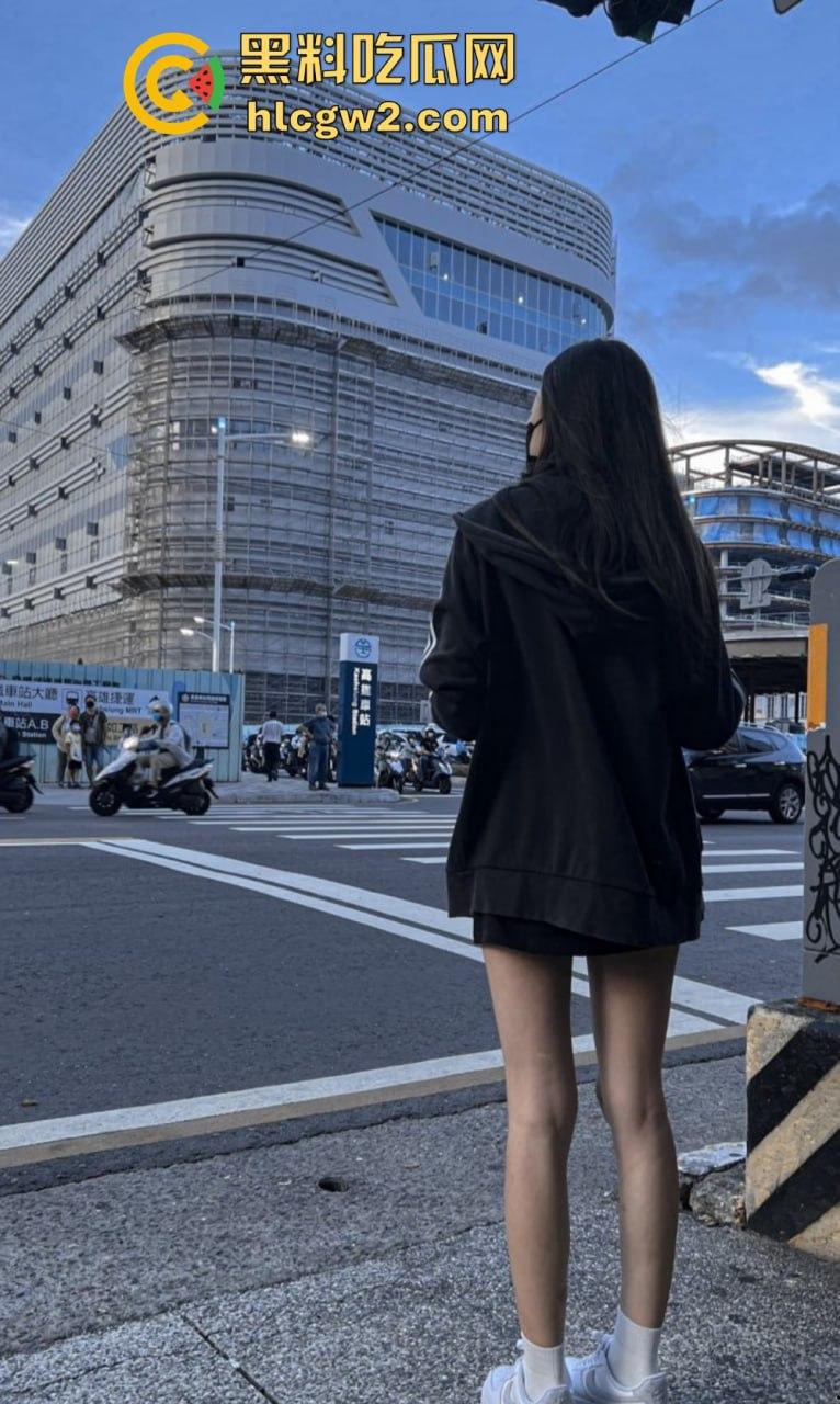 台湾骚鸡【TWIN】优雅酥胸反差婊搞到高潮脚趾折起来 还带闺蜜玩3P玩到飞起!-6