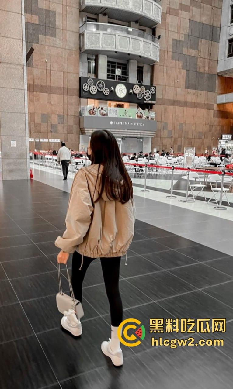 台湾骚鸡【TWIN】优雅酥胸反差婊搞到高潮脚趾折起来 还带闺蜜玩3P玩到飞起!-23