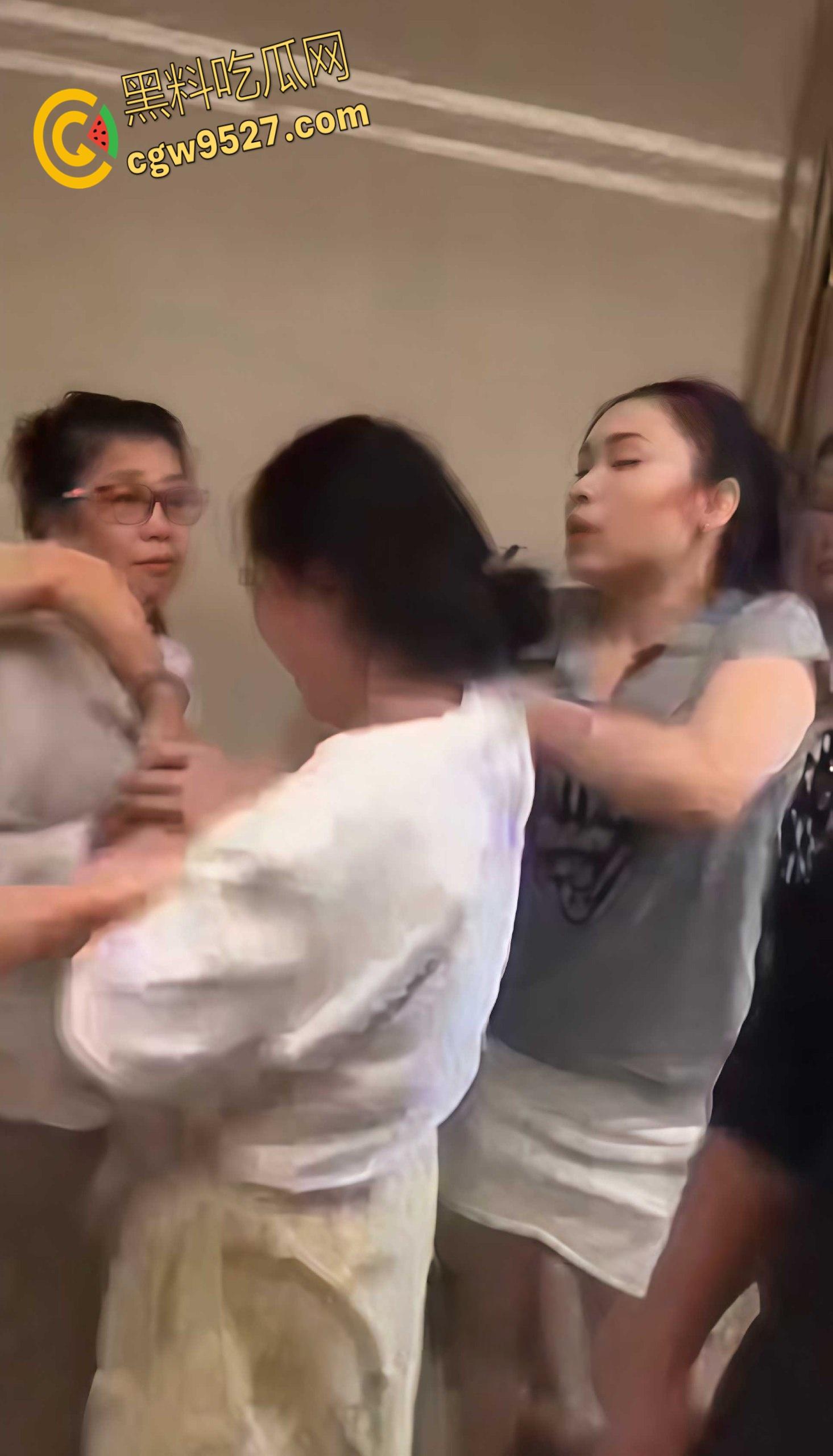 湖南某母婴培训机构,押金纠纷多人围堵事件,学员丈夫怒斥黑心机构,欺诈消费者权益!-2