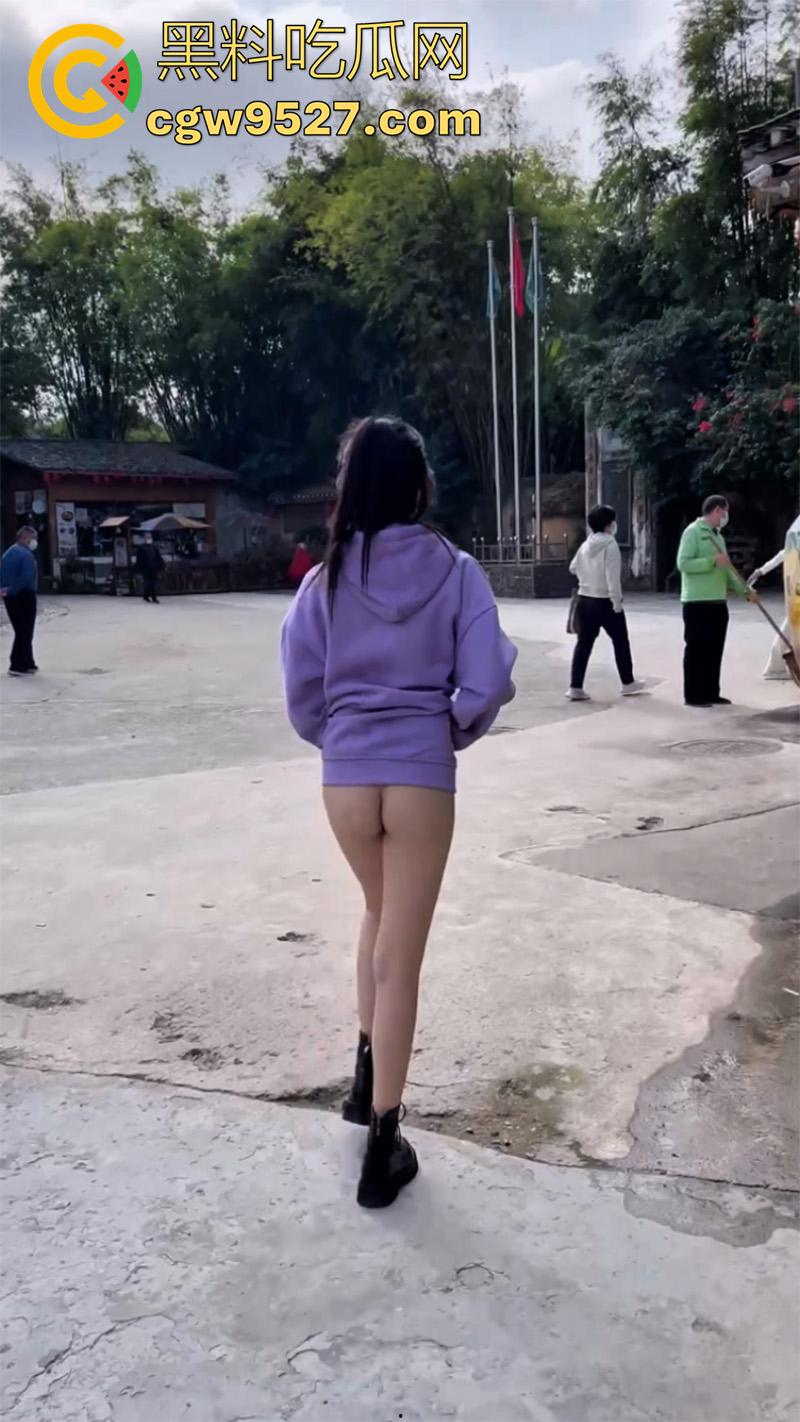 顶级长腿翘臀母狗【露娜000】,超爱露出的极品人妻少妇,美腿白嫩翘臀饱满,这身材真是无敌了啊!-2