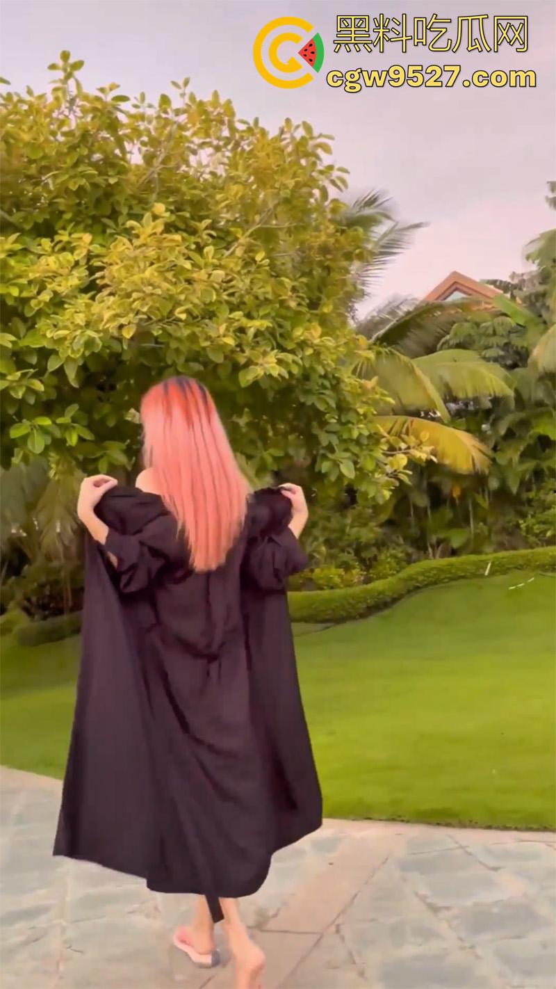 顶级长腿翘臀母狗【露娜000】,超爱露出的极品人妻少妇,美腿白嫩翘臀饱满,这身材真是无敌了啊!-3