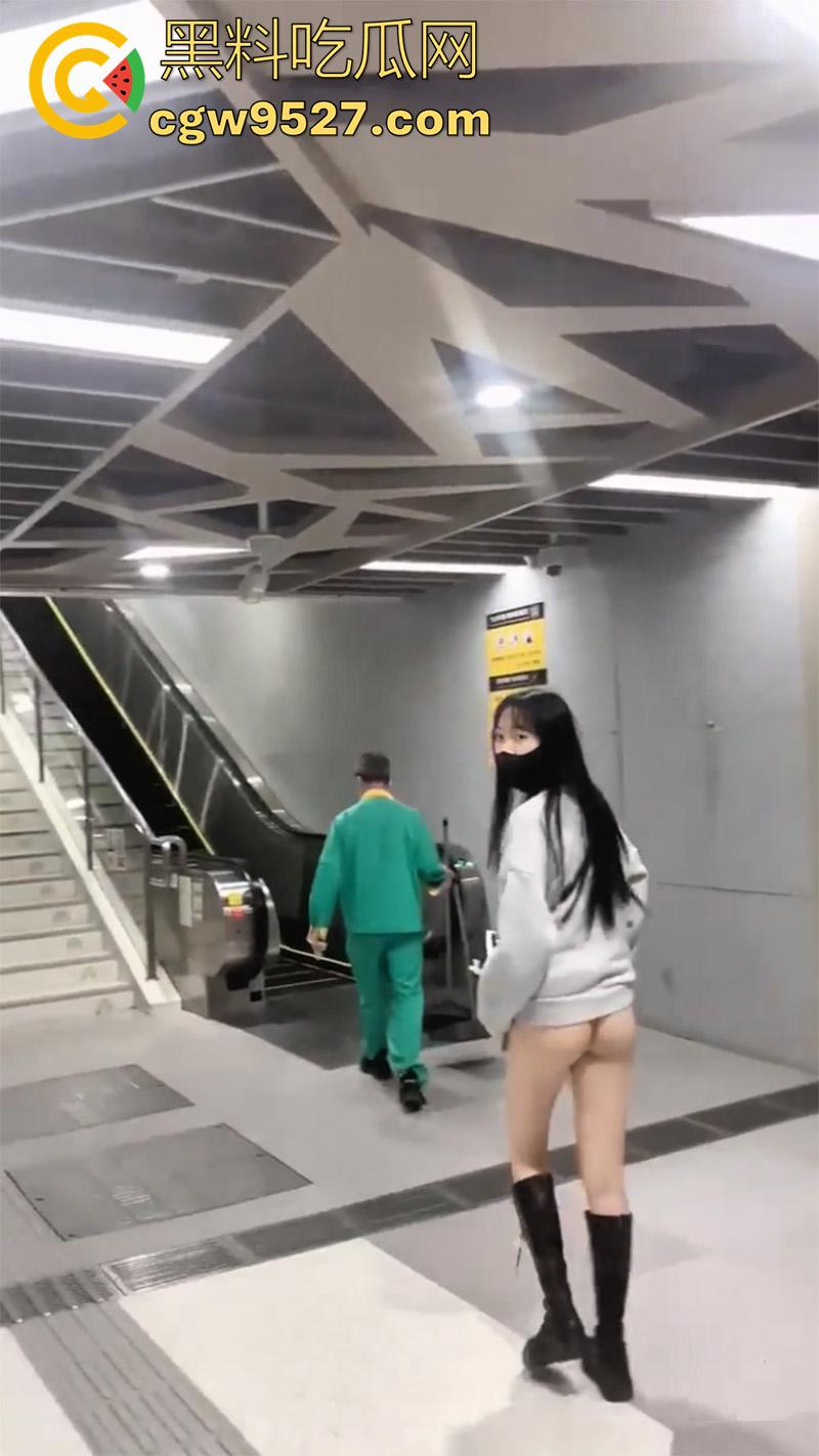 顶级长腿翘臀母狗【露娜000】,超爱露出的极品人妻少妇,美腿白嫩翘臀饱满,这身材真是无敌了啊!-8