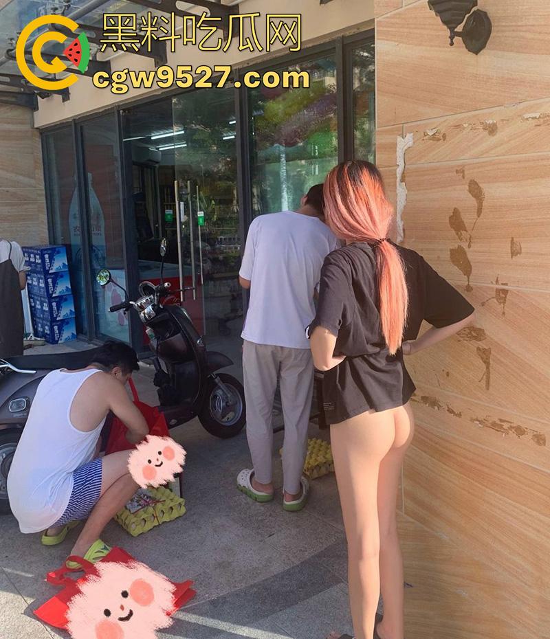 顶级长腿翘臀母狗【露娜000】,超爱露出的极品人妻少妇,美腿白嫩翘臀饱满,这身材真是无敌了啊!-11