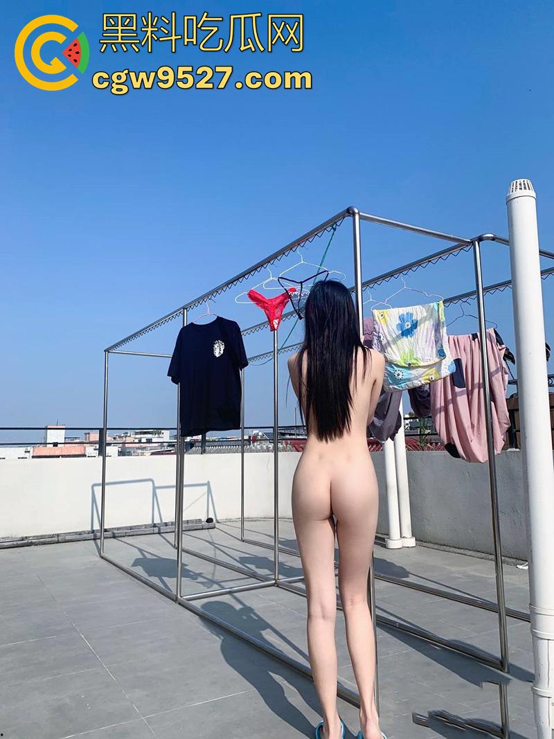 顶级长腿翘臀母狗【露娜000】,超爱露出的极品人妻少妇,美腿白嫩翘臀饱满,这身材真是无敌了啊!-16