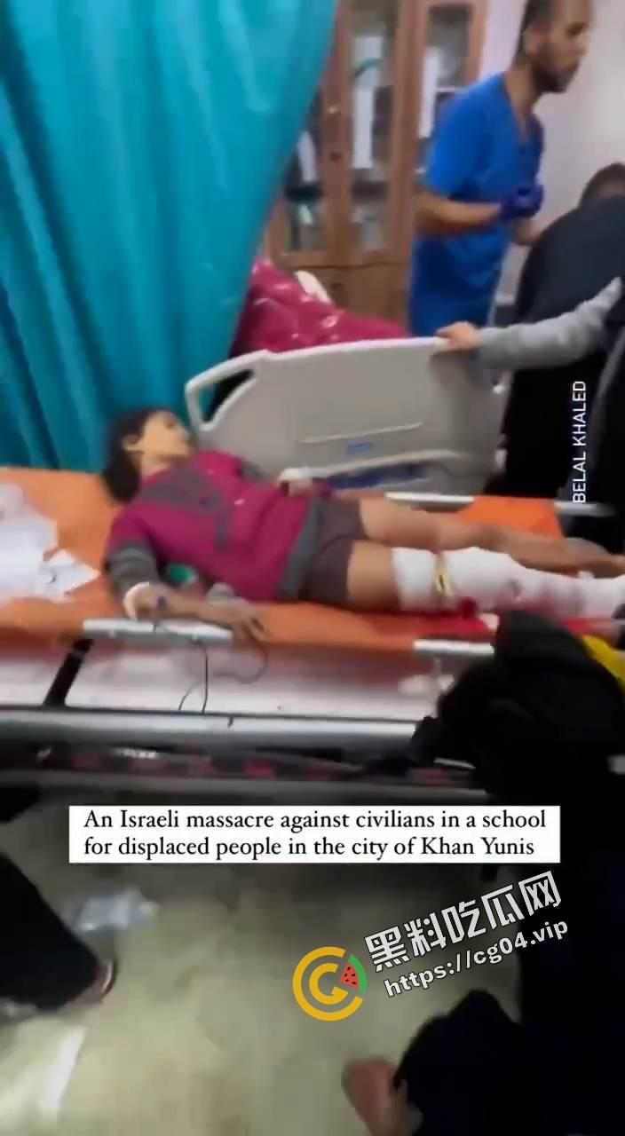 现场画面!血流成河 以色列轰炸加沙南部驻留有大量难民的学校 造成大量伤亡 尸体堆积如山 遍地鲜血-4