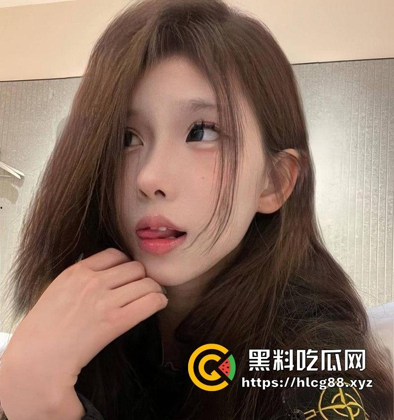 广东职业技术学院19岁母狗【李颖莹】清纯反差婊粉嫩馒头逼 大尺度裸舞用笔自慰视频调教 很有撸点！-1