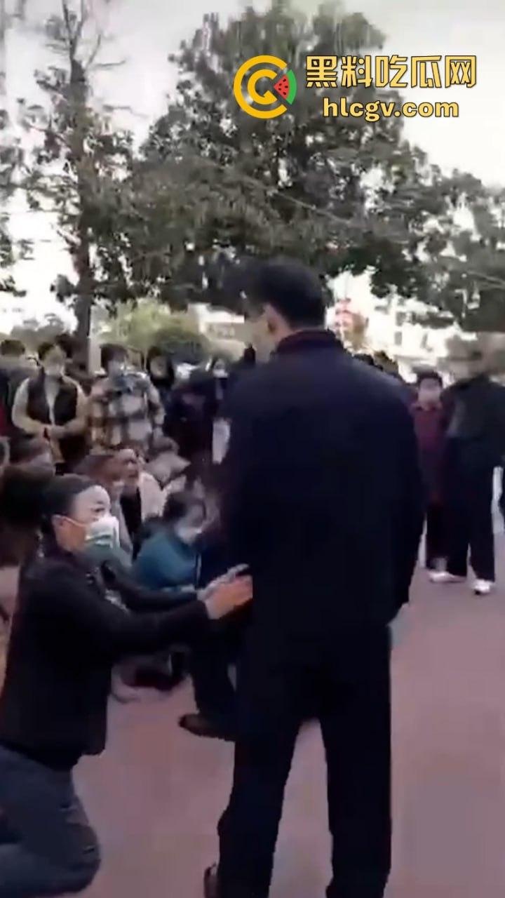 河南固始县农行数亿存款不翼而飞 储户组团大闹银行 真实原因曝光-7