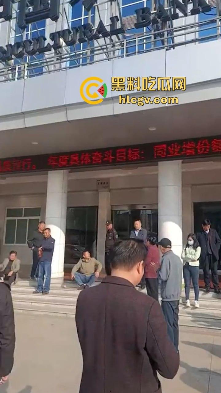 河南固始县农行数亿存款不翼而飞 储户组团大闹银行 真实原因曝光-8