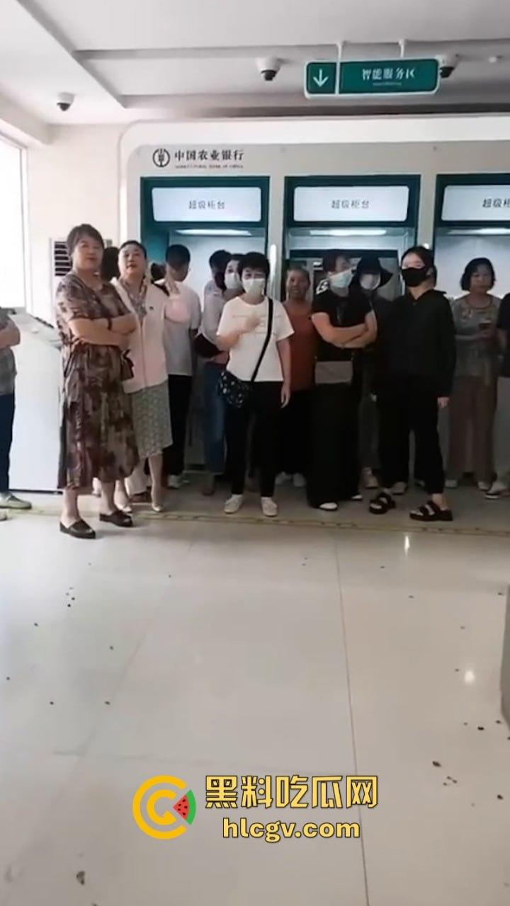河南固始县农行数亿存款不翼而飞 储户组团大闹银行 真实原因曝光-9