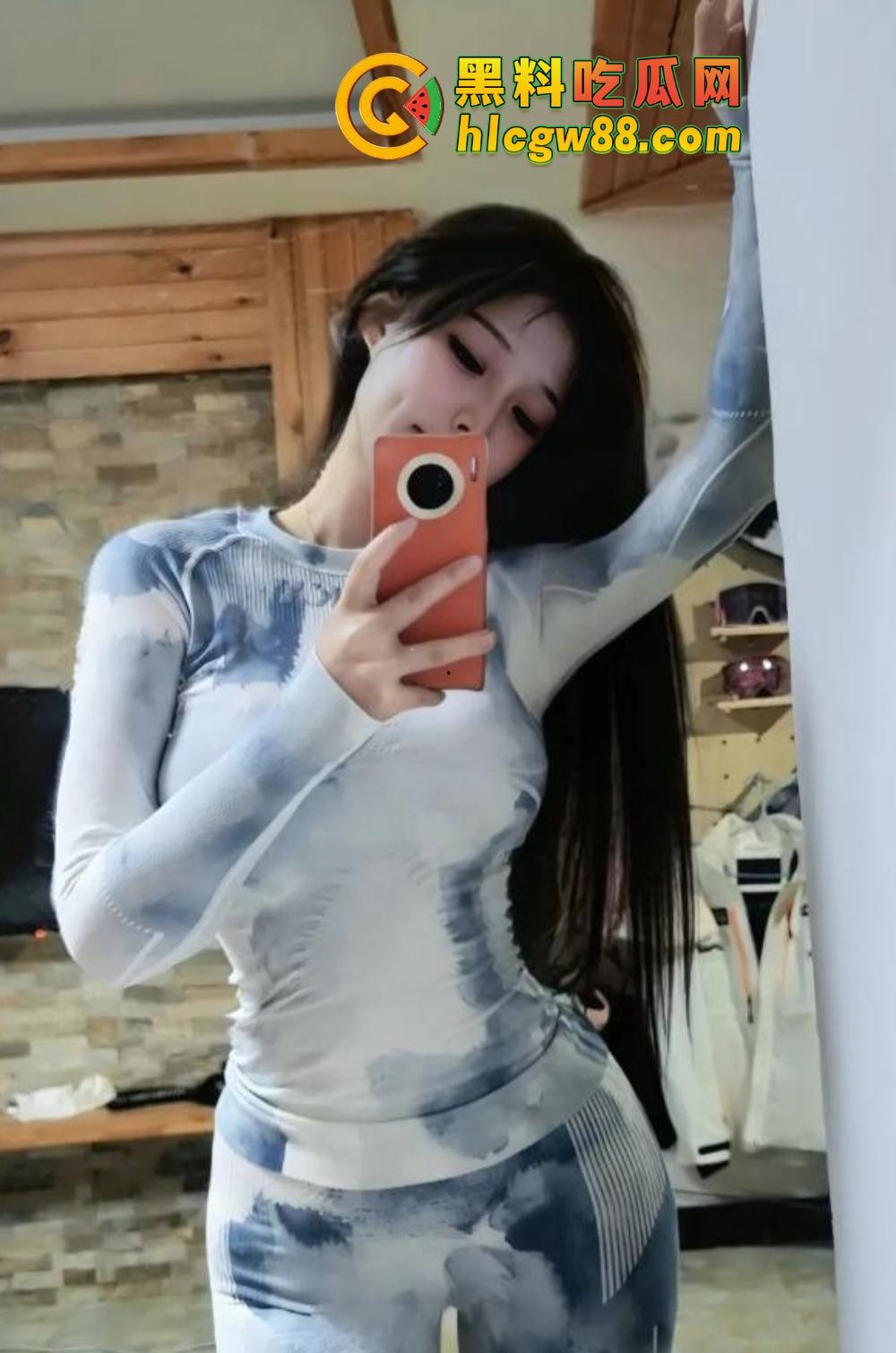 骑行媛已成历史,滑雪媛2025年全面上线,云顶滑雪场美女云集,白天滑雪,晚上开房身上滑!-10