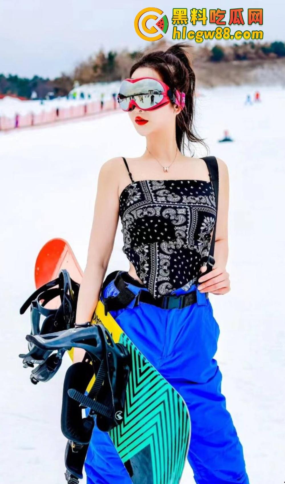 骑行媛已成历史,滑雪媛2025年全面上线,云顶滑雪场美女云集,白天滑雪,晚上开房身上滑!-26
