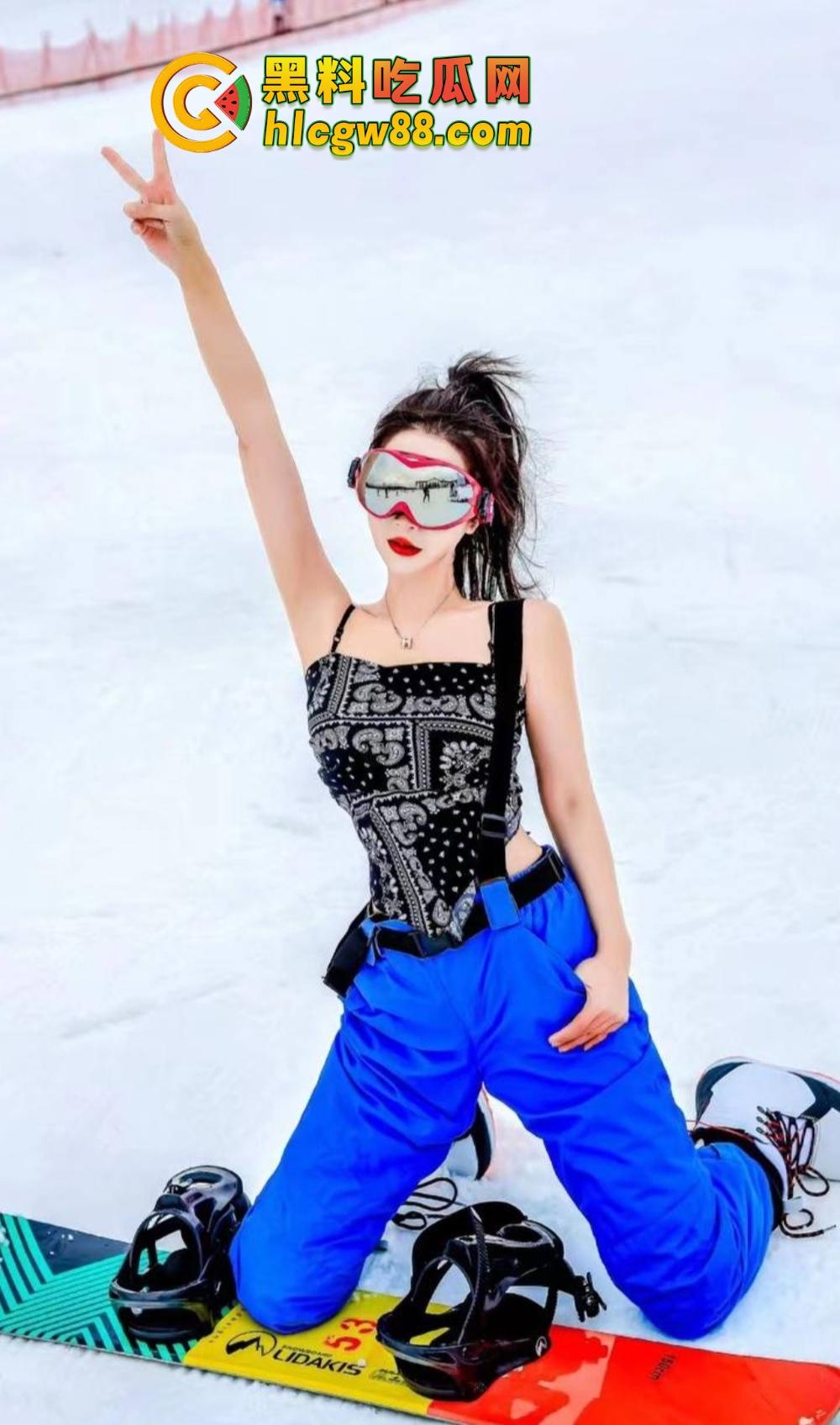 骑行媛已成历史,滑雪媛2025年全面上线,云顶滑雪场美女云集,白天滑雪,晚上开房身上滑!-29