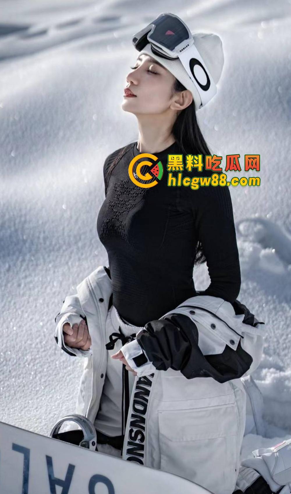 骑行媛已成历史,滑雪媛2025年全面上线,云顶滑雪场美女云集,白天滑雪,晚上开房身上滑!-34