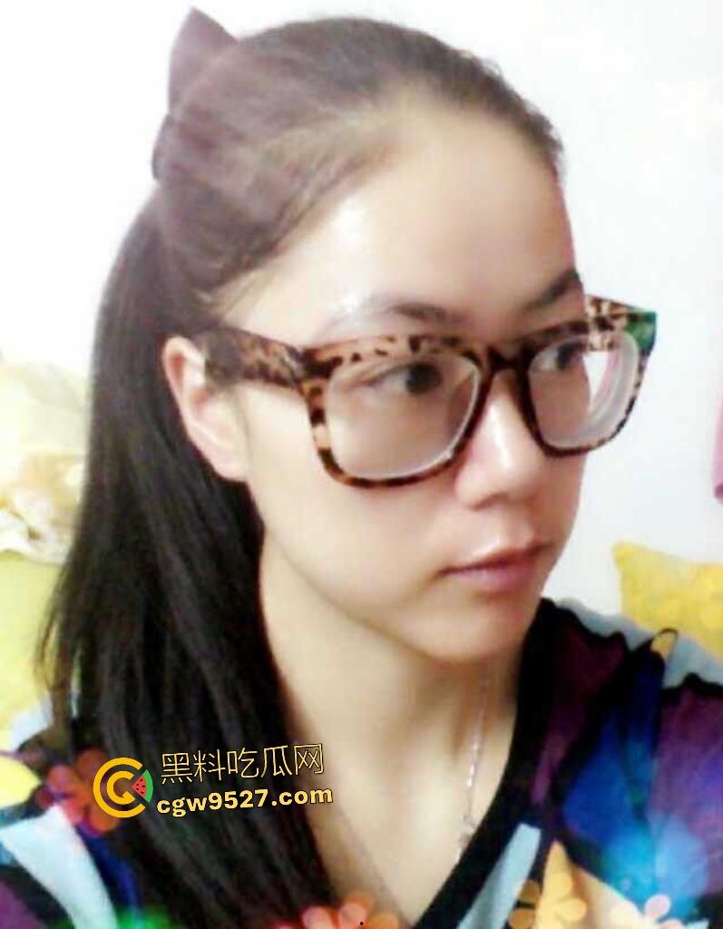 上海宝山少妇【陆筱筱】,婚内出轨被大鸡巴后入,爽到腿软如泥,绿帽老公远在米国,头顶青青草原!-1