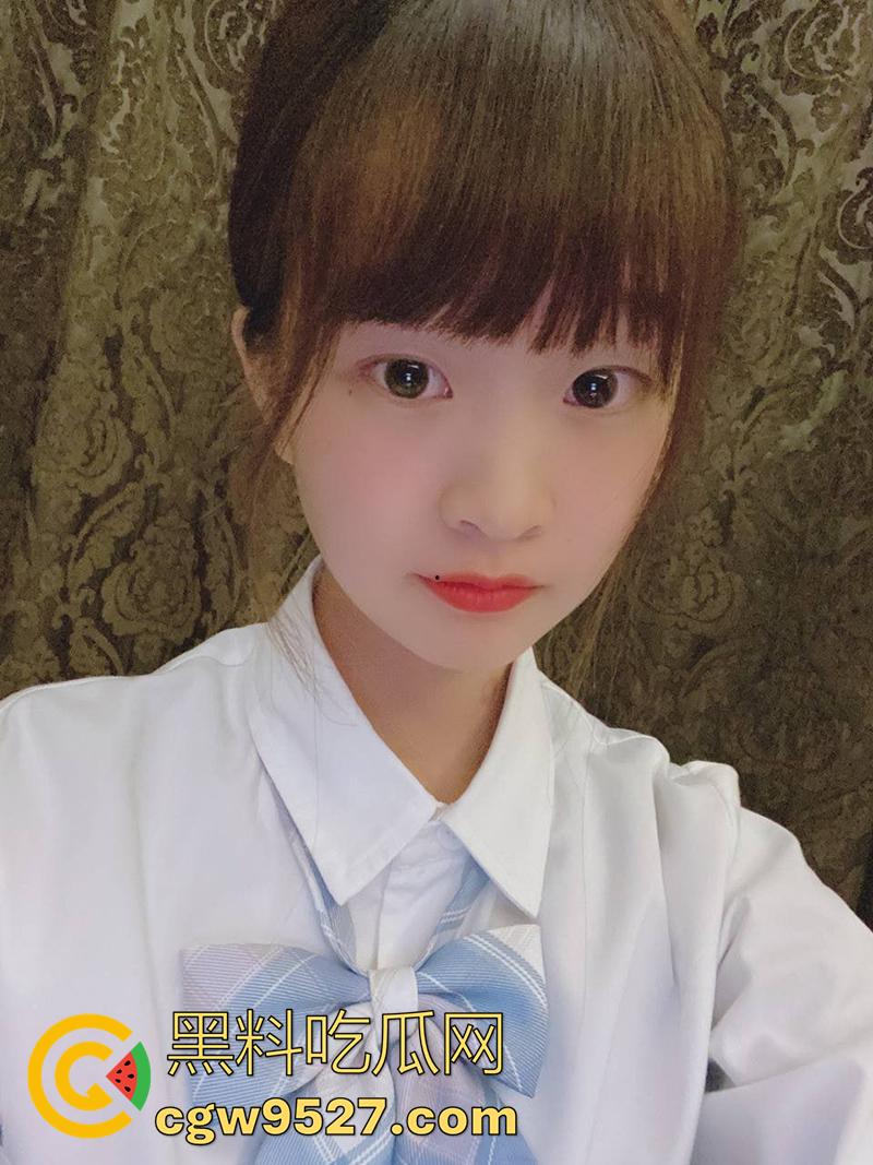 曝光长腿骚逼前女友【王萌萌】,和同学团建喝多被带走3p,被男友调教夹着跳蛋去迪士尼,真是骚到极致了!-1