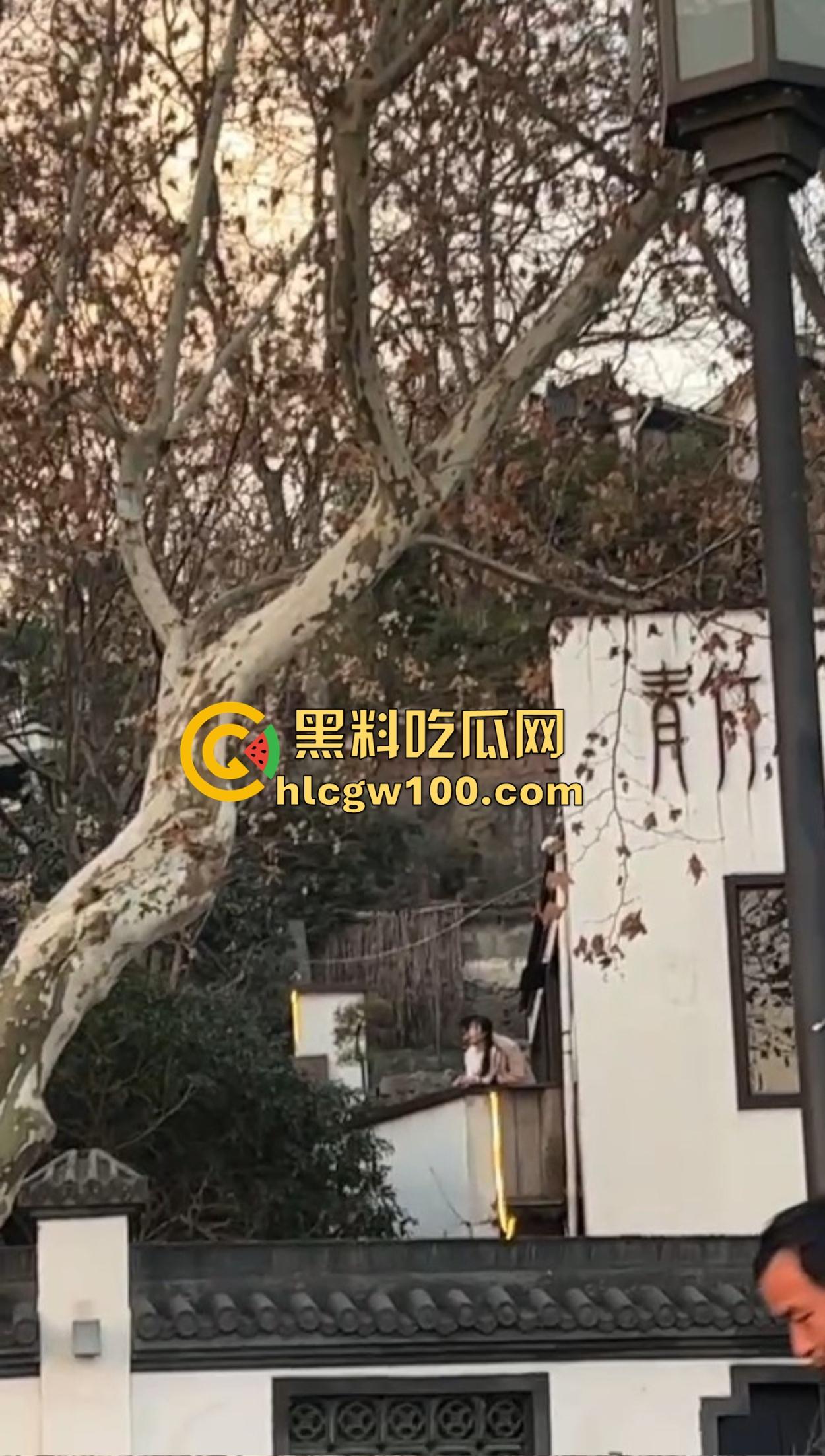 杭州西湖春宫现场直播,断桥残雪变断桥淫雪,光天化日肏大逼现世,这DO法也太野了吧!-3