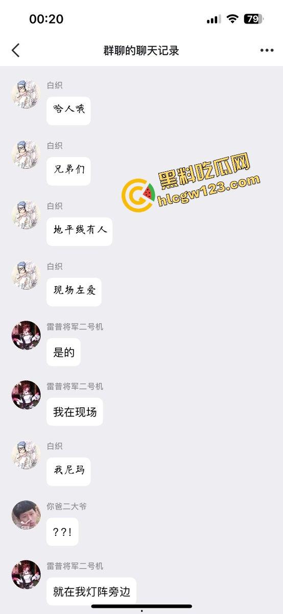 漫展烧鸡又作妖,重庆地平线漫展JK骚妹现场野战男友,COS界直接开操,裙底做爱全场围观!-1