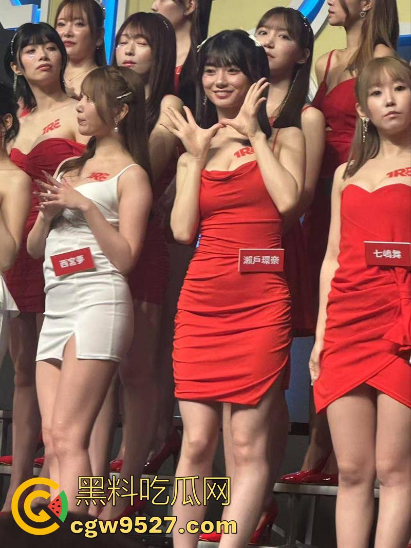 这才是男人天堂啊，台湾成人展盛况，各路老师齐聚一堂，大胆展示性爱姿势，这里面有你喜欢的老师吗？-5