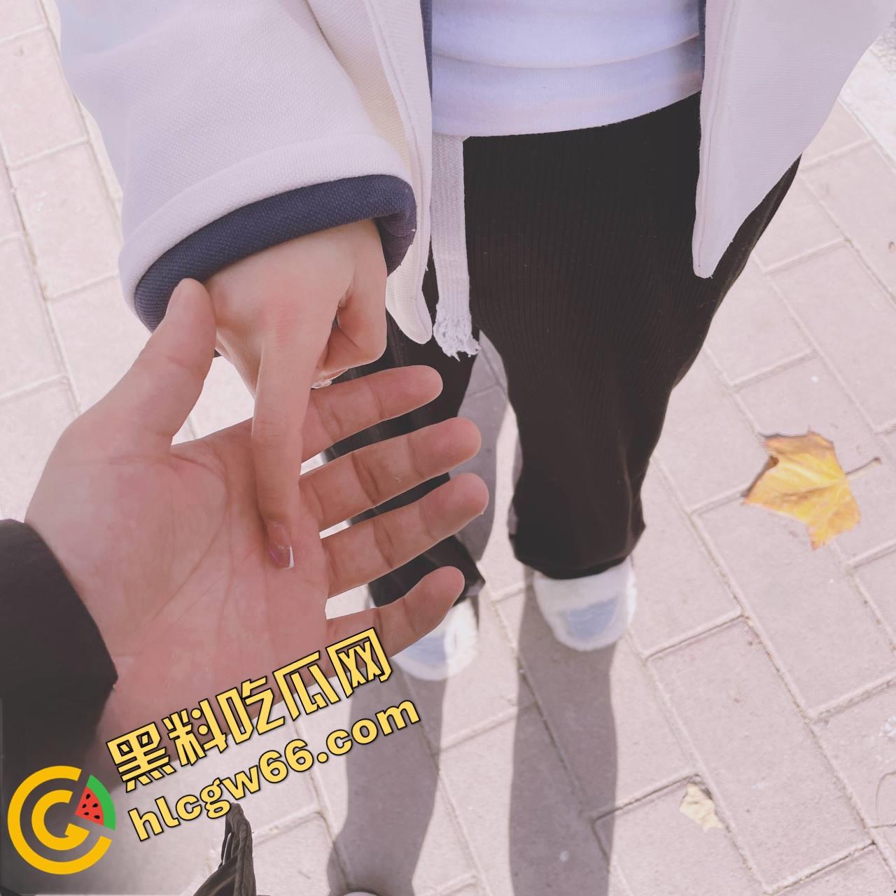 海角28岁教师姐姐淫路曝光!弟弟苦追终操大屁股姐,半推半就插进去,三年性瘾喷发射满臀!-25