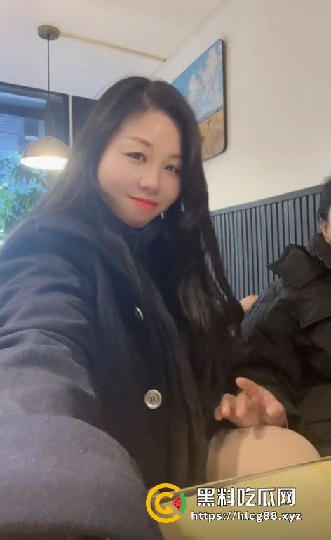 抖音少妇【莲儿】红高跟黑丝自慰视频卖38，做爱片68块随便看，卷成这样400块怕是能操这熟妇的烂逼！-1