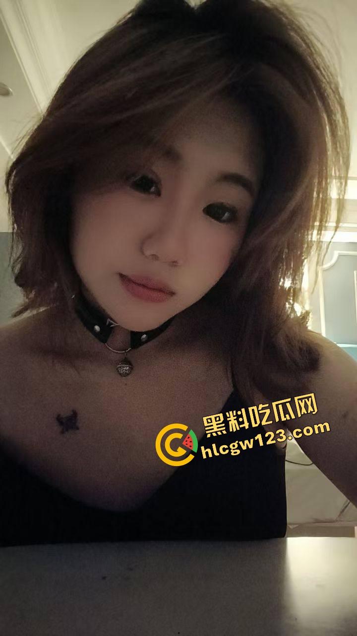 群友爆料前女友【宋蒨】JK黑丝公交车,02年小骚货不上班专靠男人养,两年感情换一顶绿帽!-4